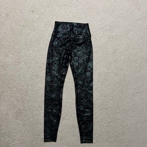 Lululemon foil black wonder under legging